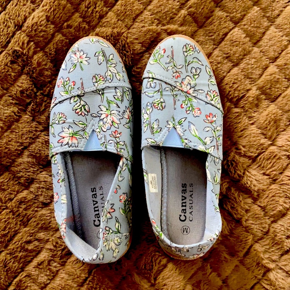 💐 Cute Floral Slip On Canvas Shoes 💐